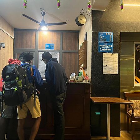Homestay Ac Dormitory Új-Delhi Kültér fotó