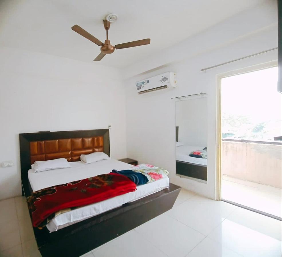 Homestay Ac Dormitory Új-Delhi Kültér fotó
