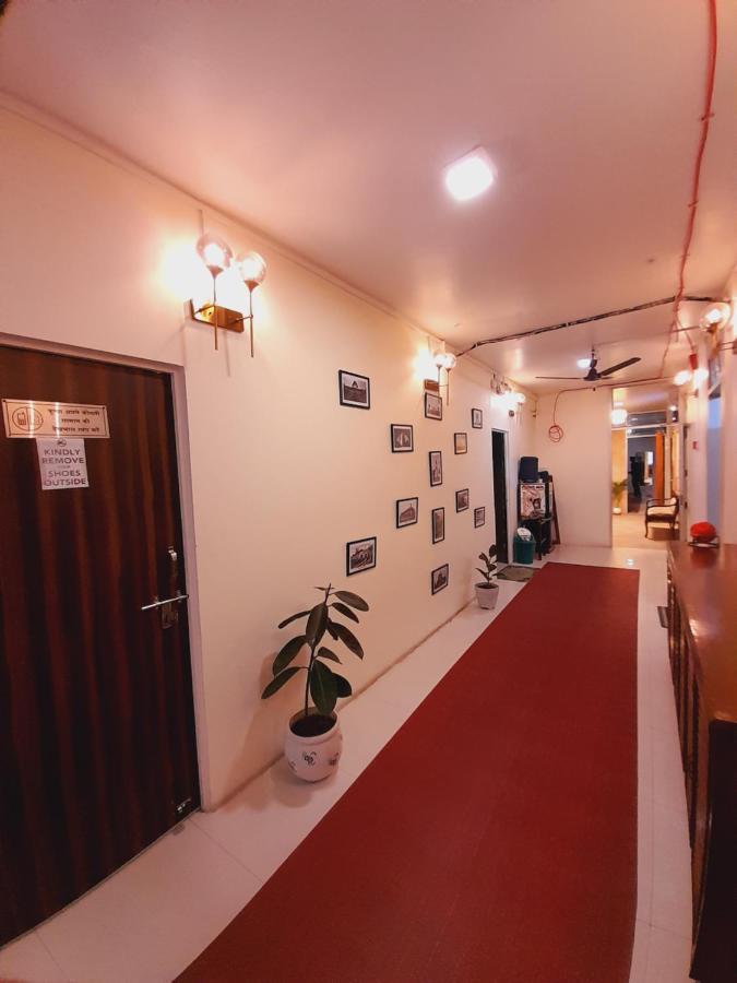 Homestay Ac Dormitory Új-Delhi Kültér fotó