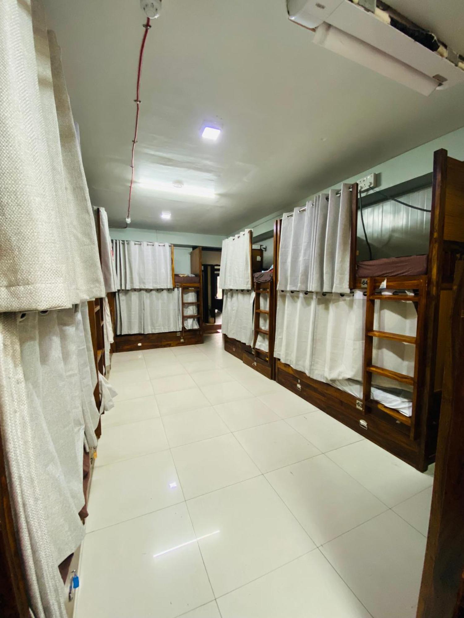 Homestay Ac Dormitory Új-Delhi Kültér fotó