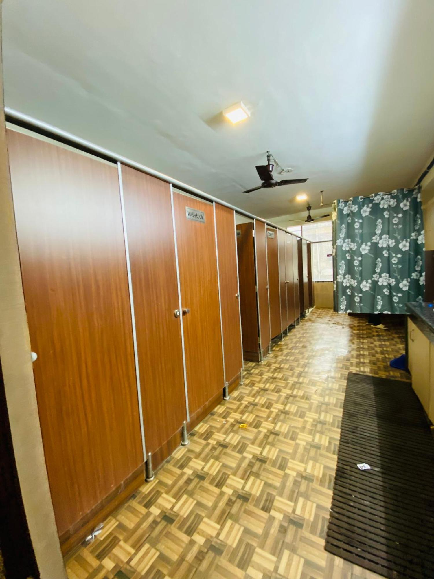 Homestay Ac Dormitory Új-Delhi Kültér fotó
