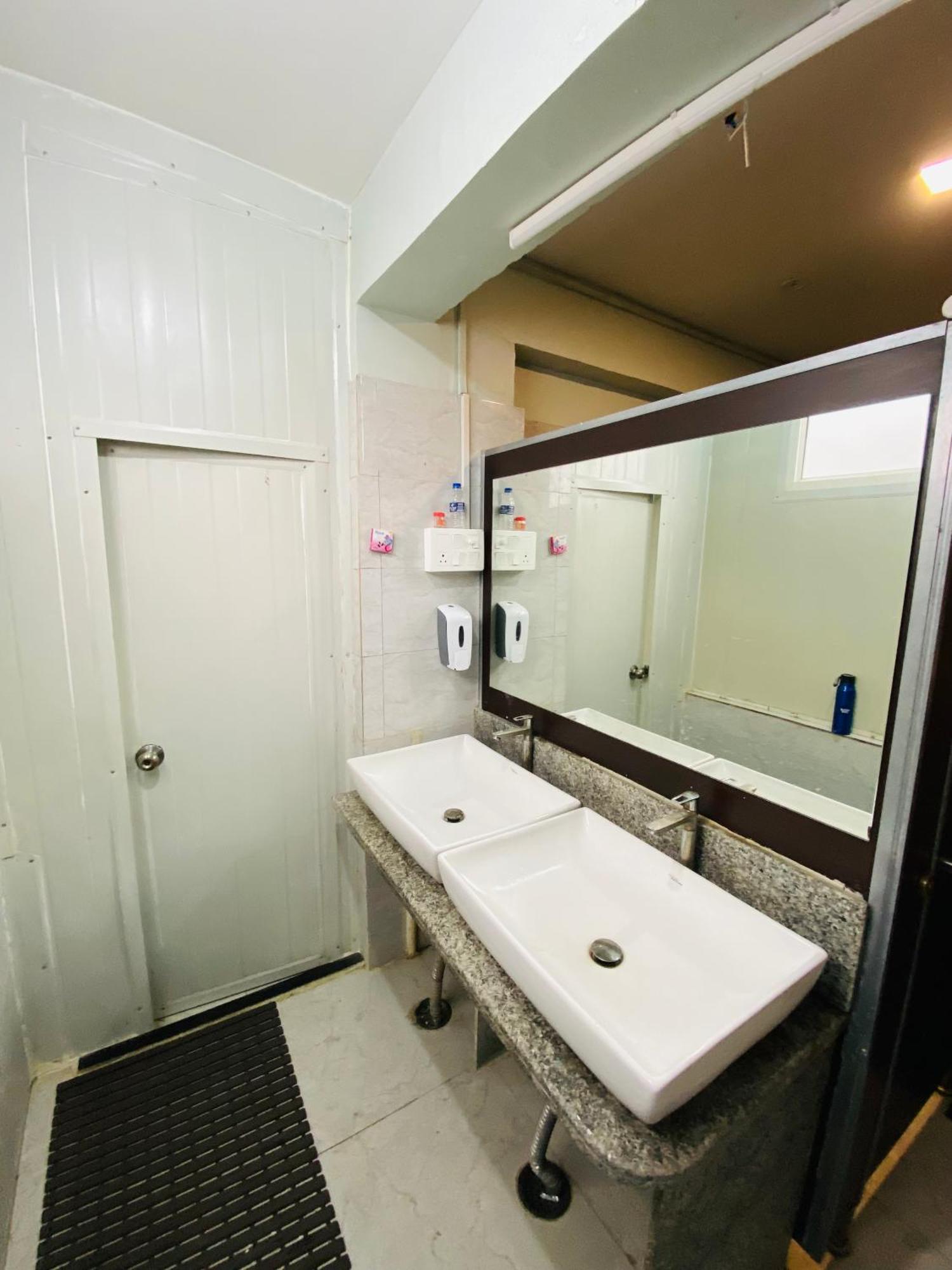 Homestay Ac Dormitory Új-Delhi Kültér fotó
