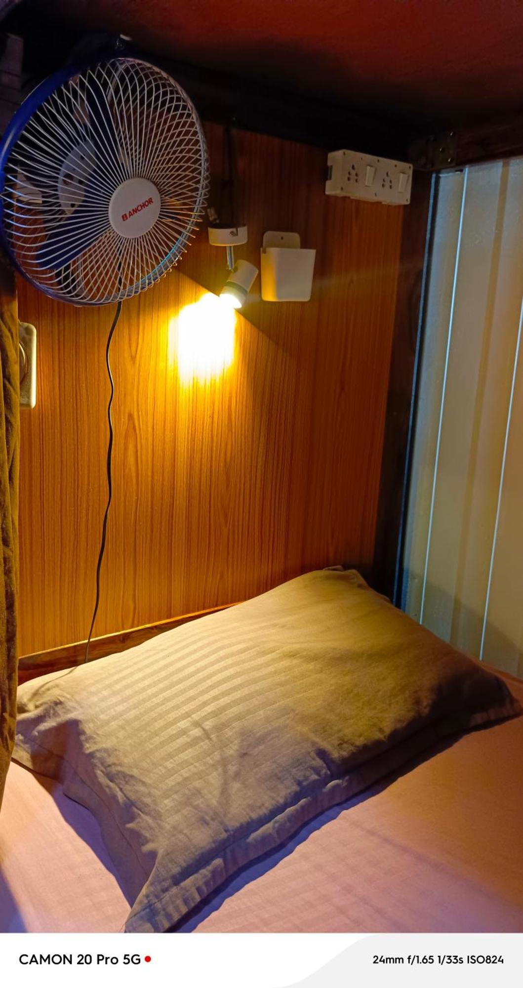 Homestay Ac Dormitory Új-Delhi Kültér fotó