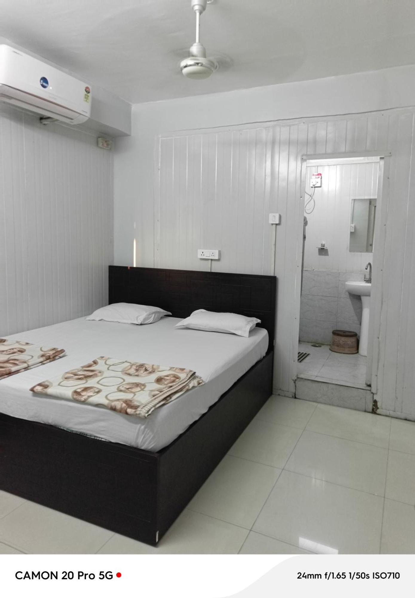 Homestay Ac Dormitory Új-Delhi Kültér fotó