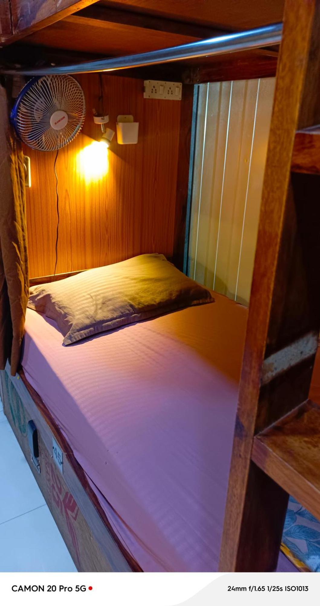 Homestay Ac Dormitory Új-Delhi Kültér fotó