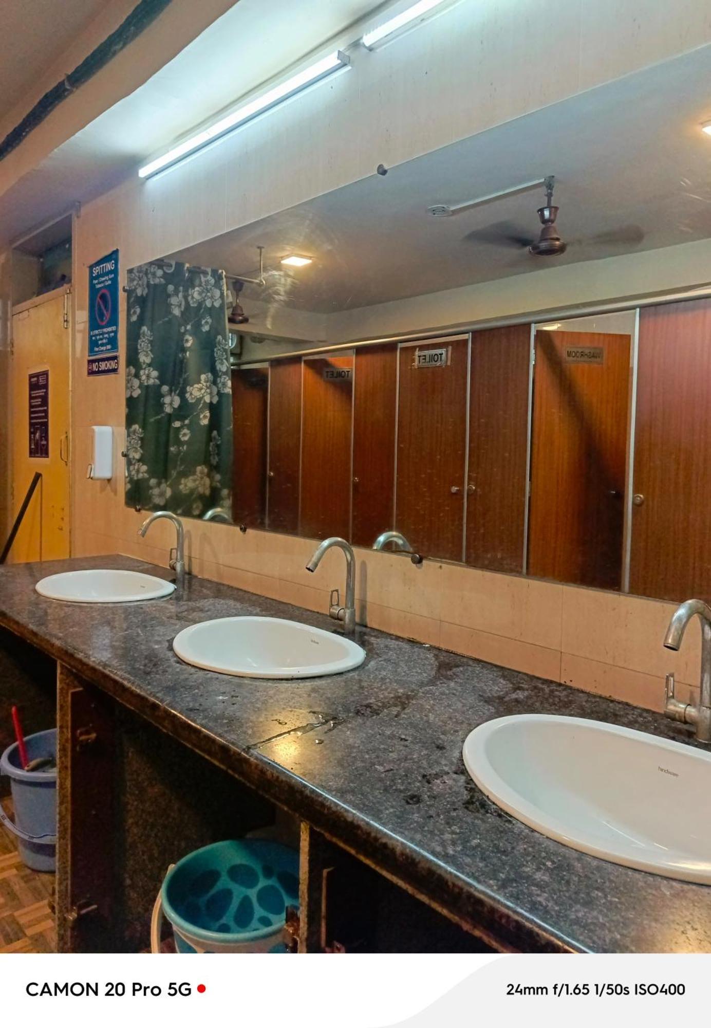 Homestay Ac Dormitory Új-Delhi Kültér fotó