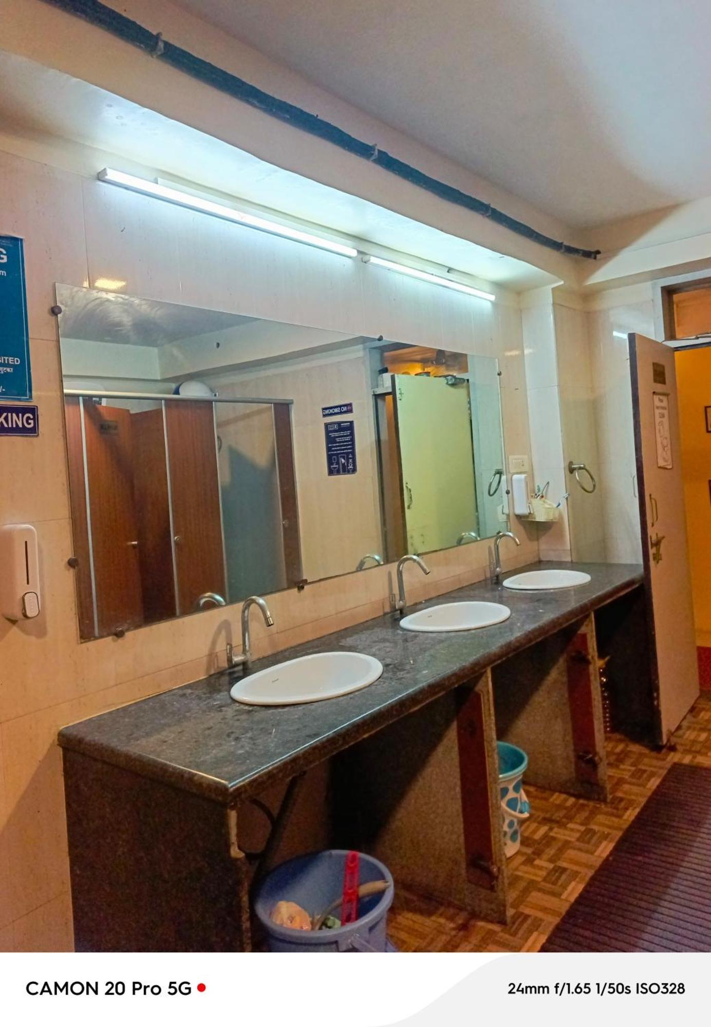Homestay Ac Dormitory Új-Delhi Kültér fotó